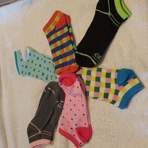 A bundle of 6 pairs of socks